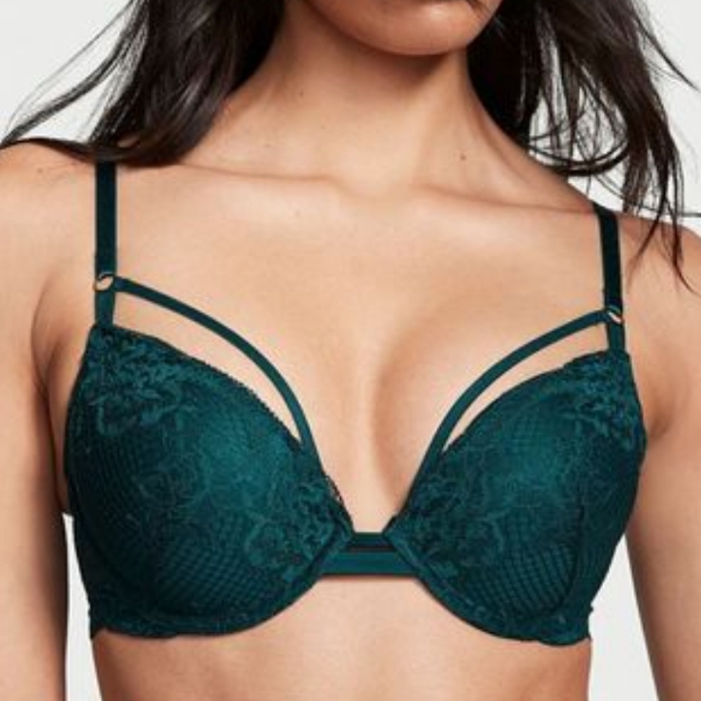 NWOT Victoria's Secret Strappy Fishnet Lace Push-Up Bra